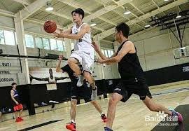 狂魔哥开团Faker碰瓷UZI！5个皮肤不如一诺一个，UZI纯属阿猫阿狗